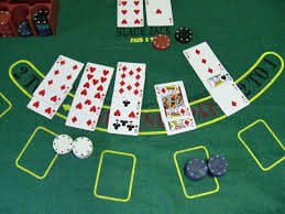 Tampilan game live dealer di aplikasi mobile sekolah togel dengan meja Dragon Tiger